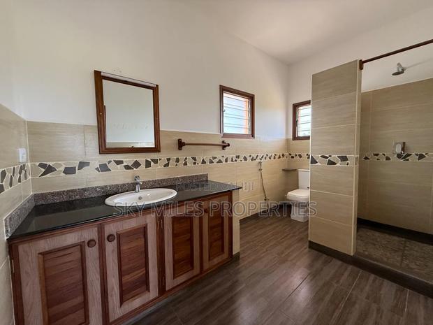 3bdrm Villa in Diani for sale - thumbnail 9