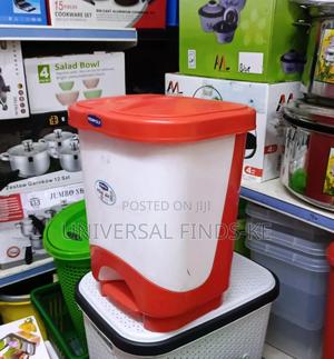 Kenpoly 17l Pedal Bin Dustbin Has a Removable Bin - main view