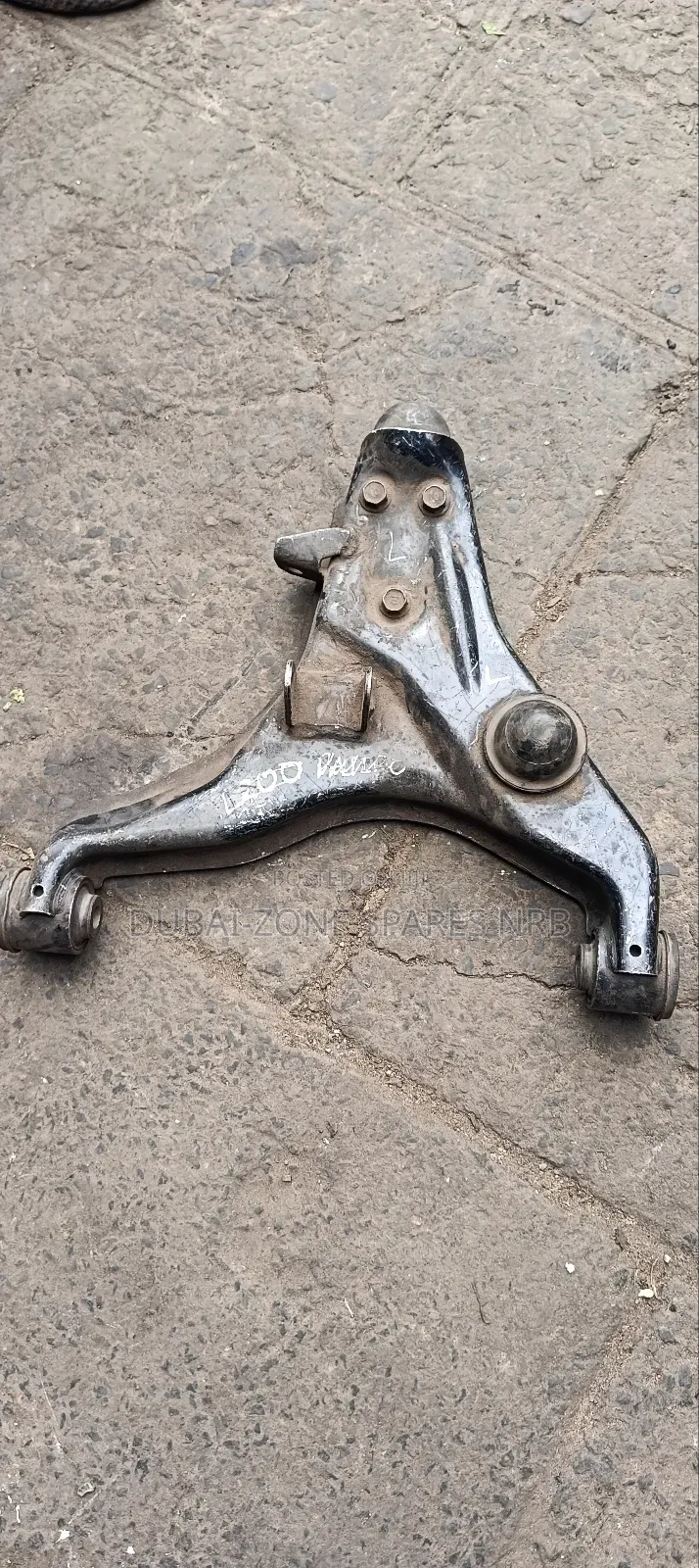 Mitsubishi L200 2010 Lower Control Arms.