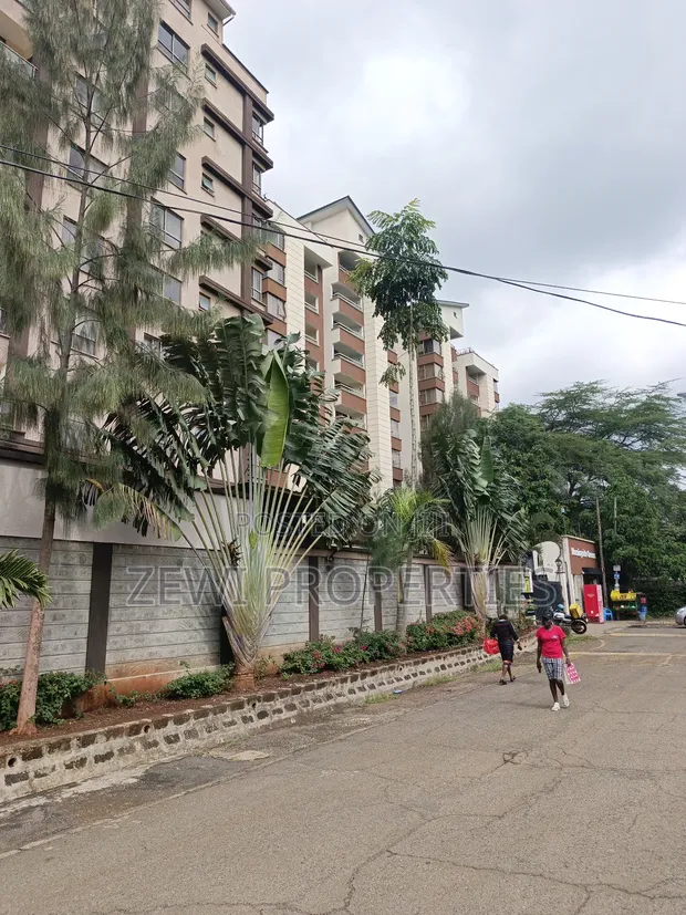3bdrm Apartment in Safari Park, Roysambu for sale