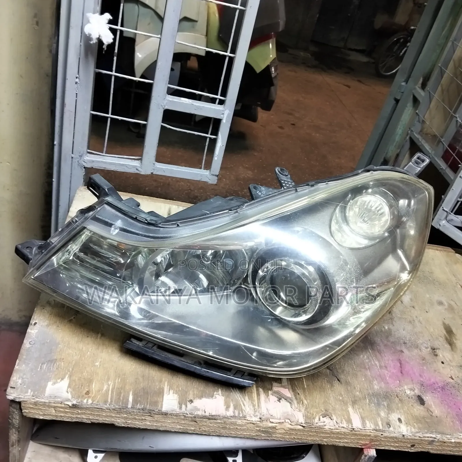 Nissan Wing Road Y12 Xenon Headlamp, Clean Ex Japan