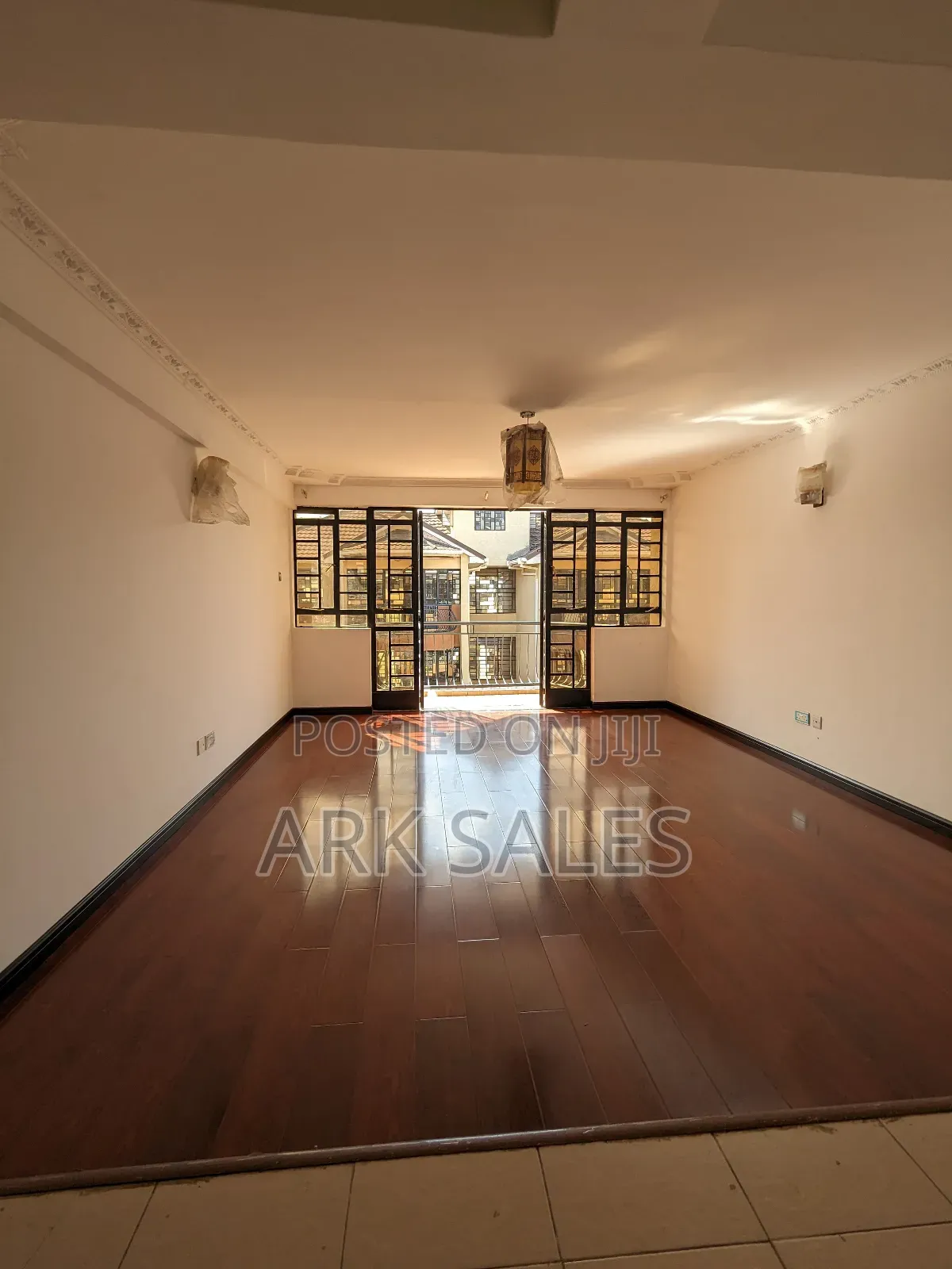 3bdrm Apartment in Kasarani for sale