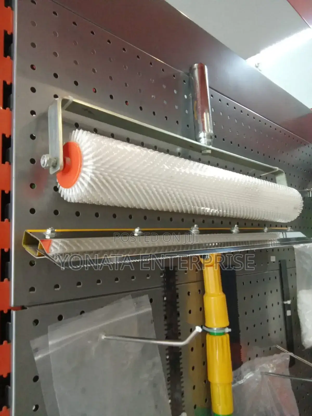 19" Spiked Roller