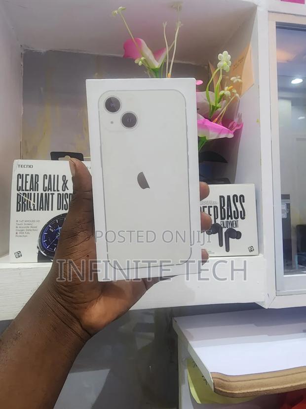 New Apple iPhone 13 128 GB White - main view