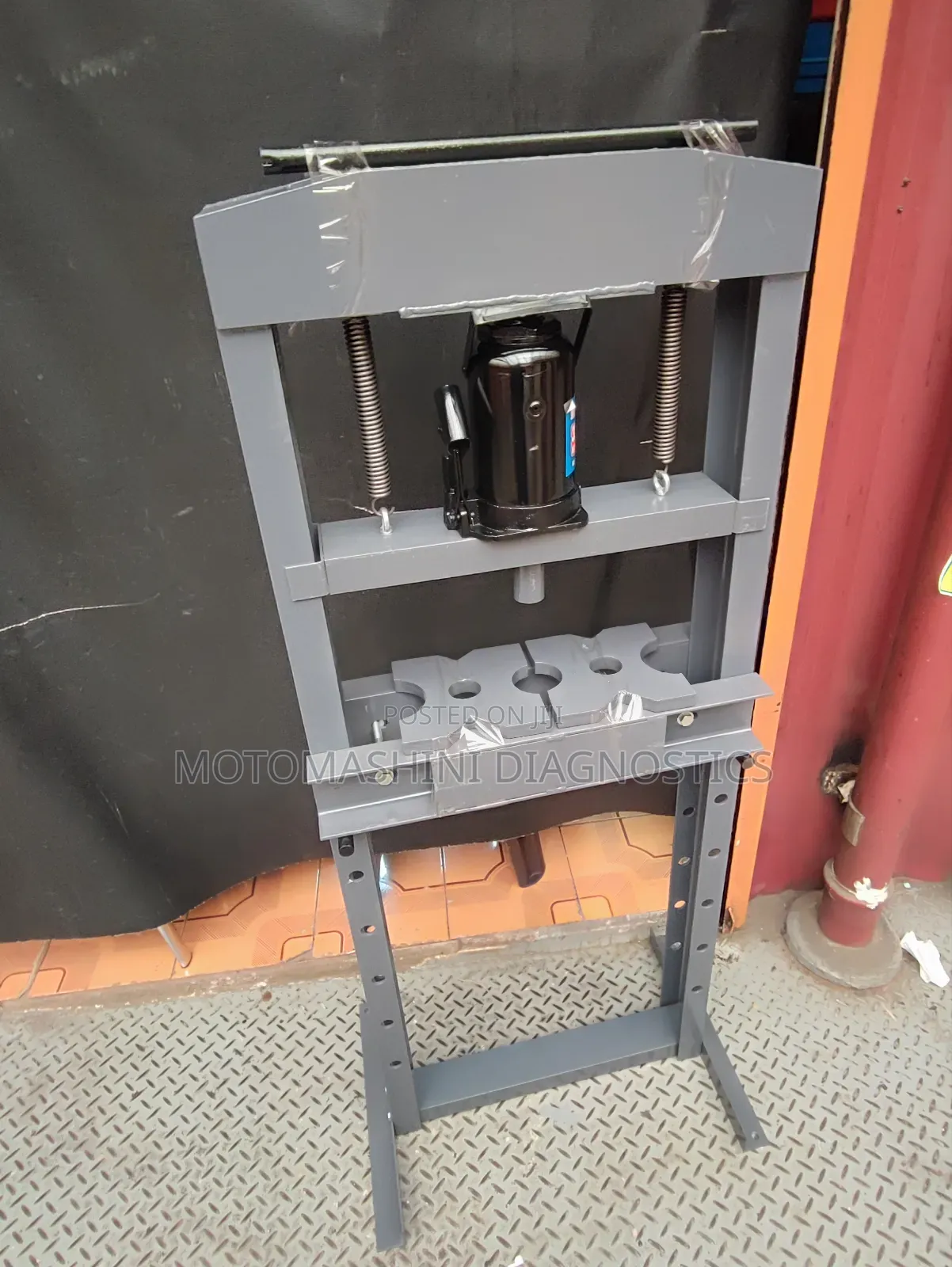 Heavy Duty 32 Ton Hydraulic Workshop Press With Strong Bench