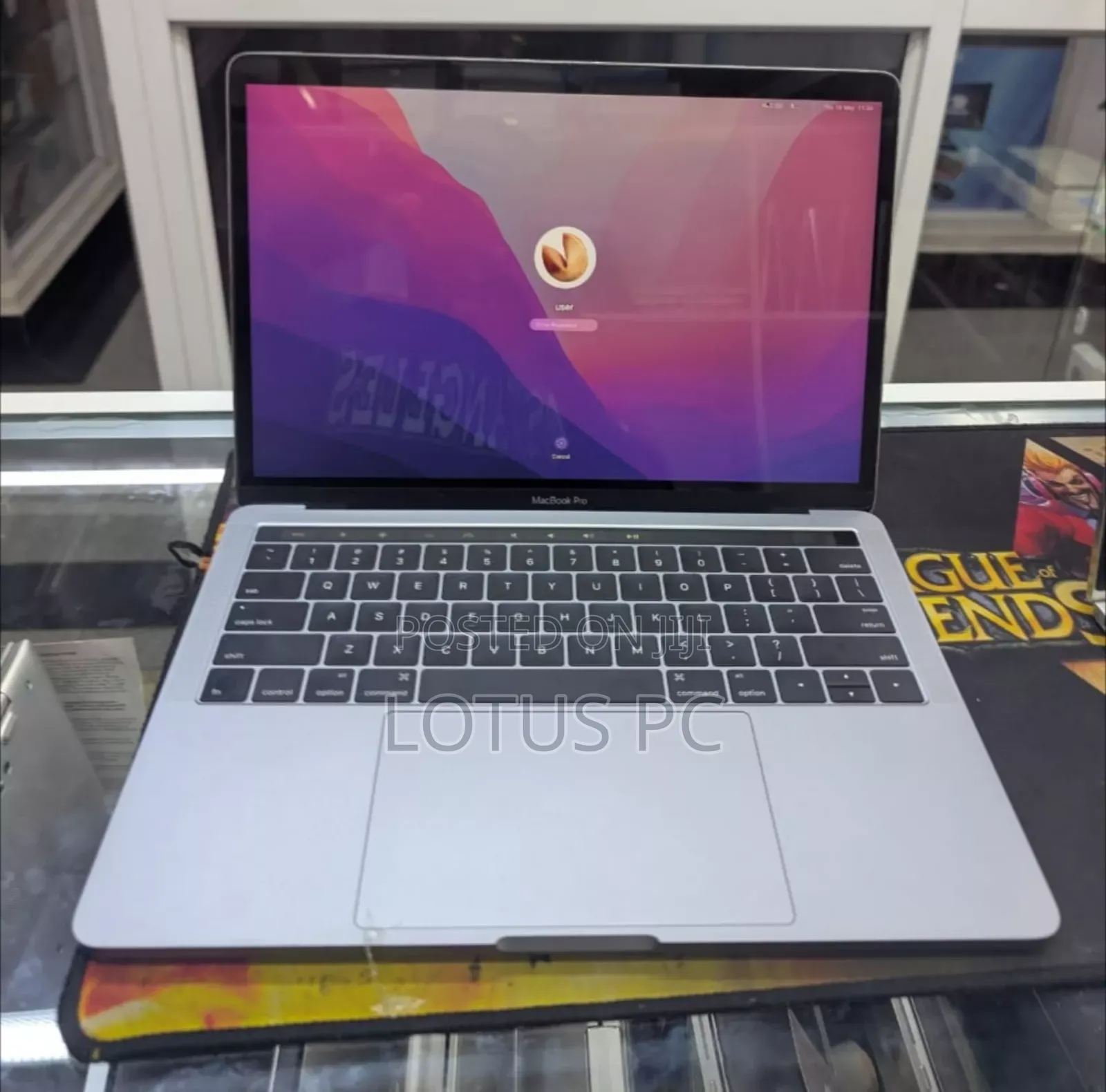 Laptop Apple MacBook Pro 2017 16GB Intel Core i7 SSD 256GB