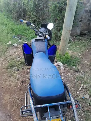 Honda CB 2023 Blue