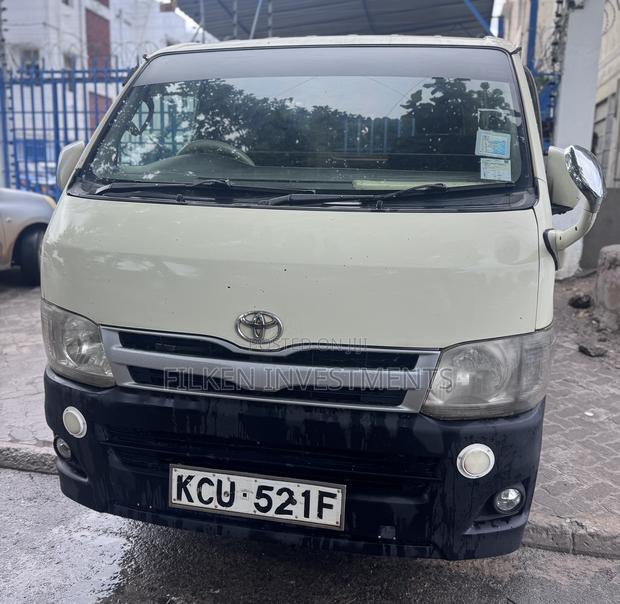 Toyota HiAce 2013 White - main view