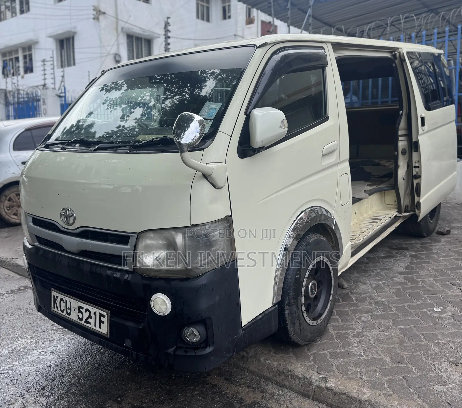 Toyota HiAce 2013 White