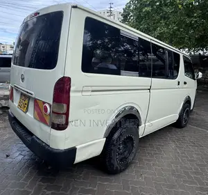 Toyota HiAce 2013 White