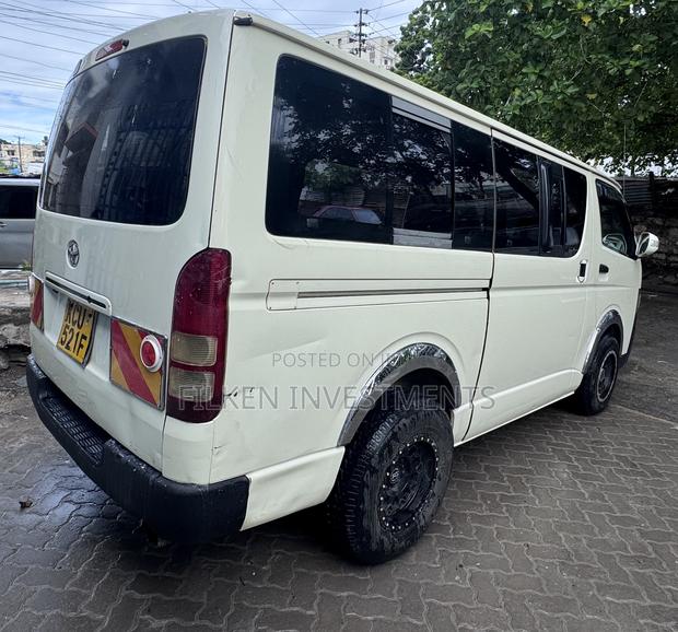Toyota HiAce 2013 White - thumbnail 4