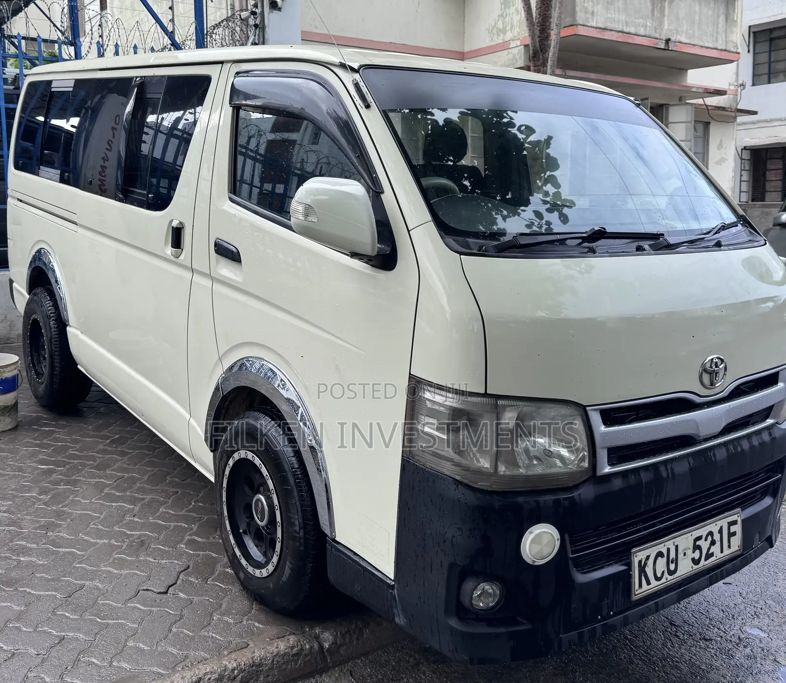 Toyota HiAce 2013 White