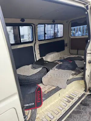 Toyota HiAce 2013 White