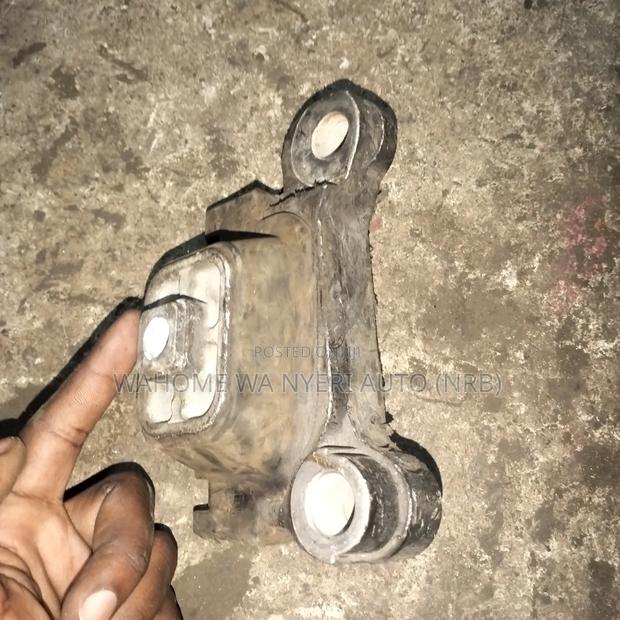 Nissan Bluebird Gear Mount