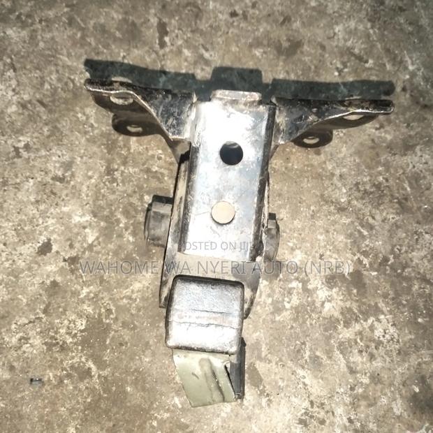 Nissan Xtrail Nt30 Gearbox Mount - thumbnail 3