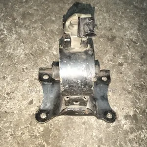 Nissan Xtrail Nt30 Gearbox Mount