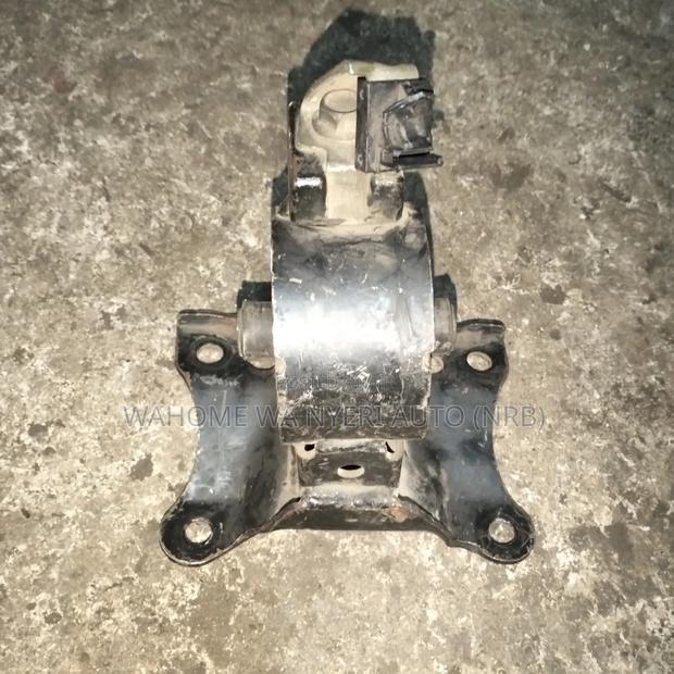Nissan Xtrail Nt30 Gearbox Mount - thumbnail 4