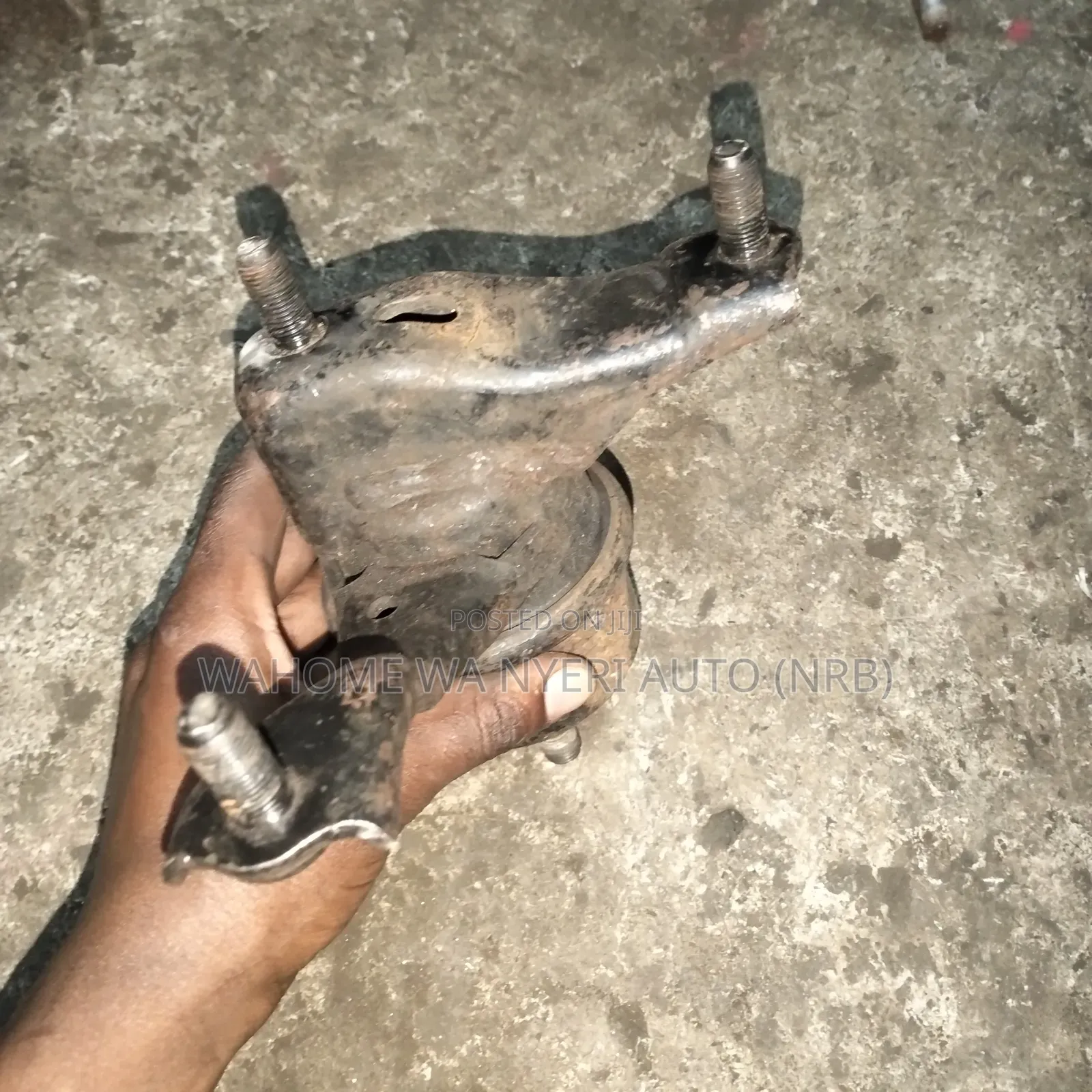 Harrier 240 Engine Mounting