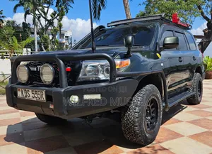 Toyota Land Cruiser 4.6 V8 AX 2013 Black