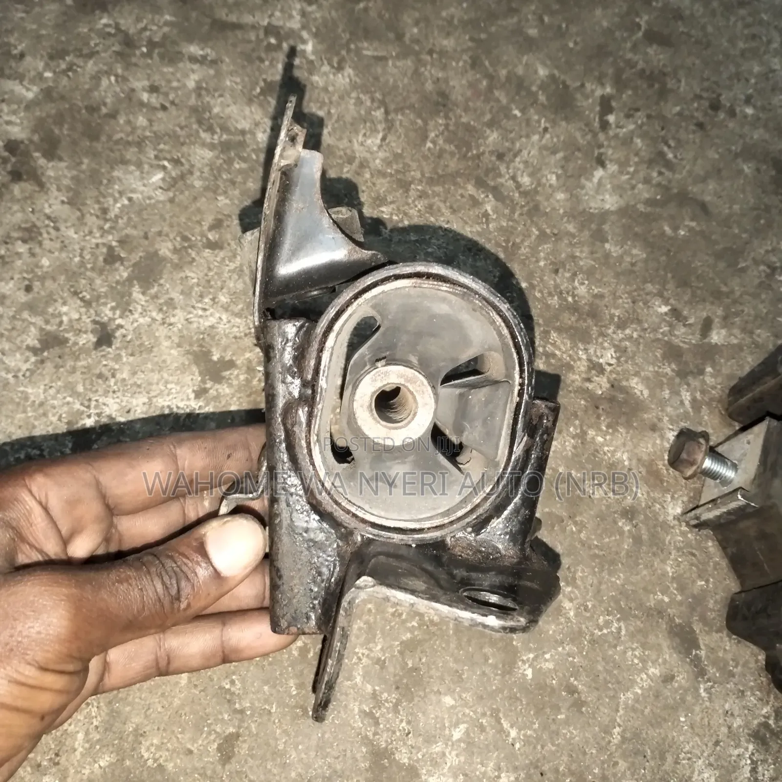 Voxy,Noah Old Model Gearbox Mounting