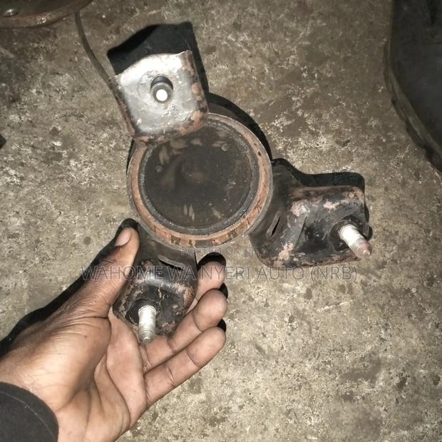 Harrier,Alphard Old Model Engine Mount - main view