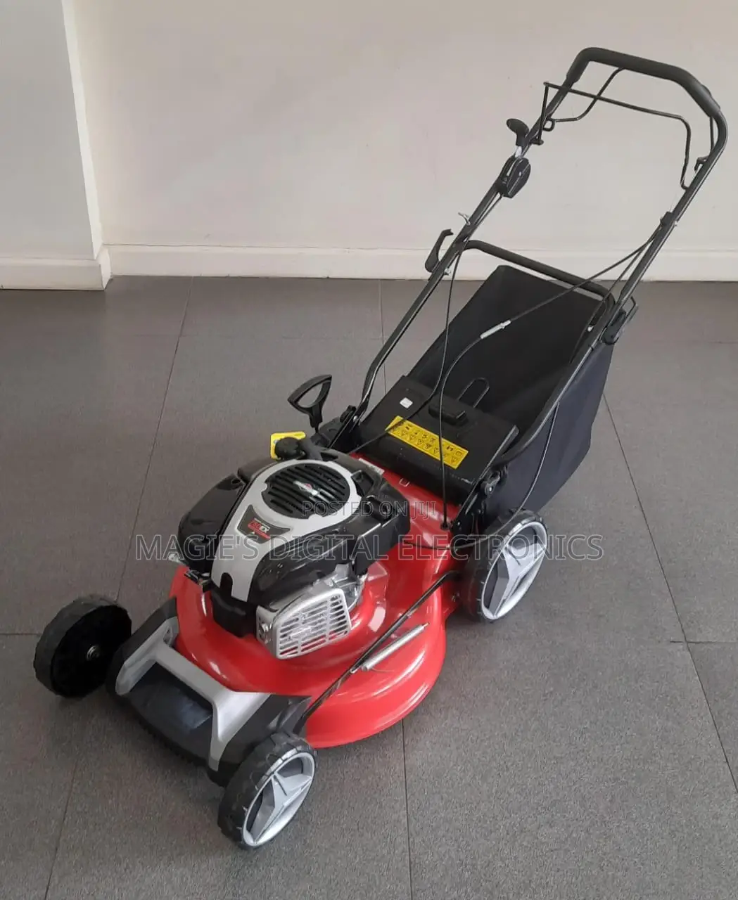 High Standard 139cc Astramilano Petrol Lawn Mower