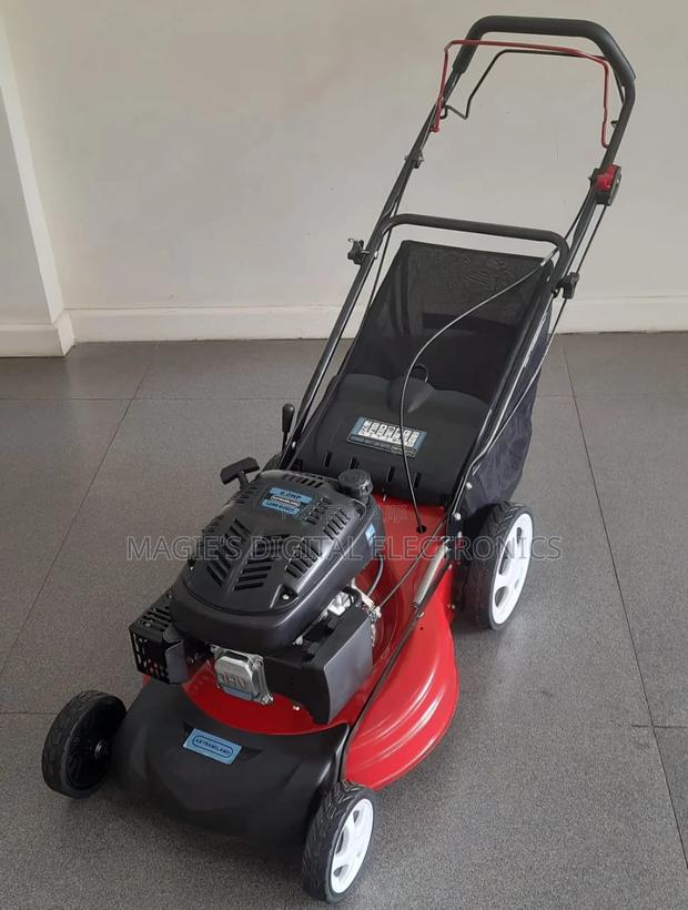 Long Lasting 139cc Astramilano Petrol Lawn Mower