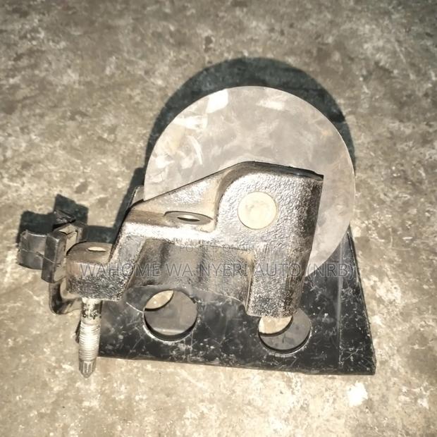 Nissan Xtrail Nt30 Engine Mount Petrol - thumbnail 3