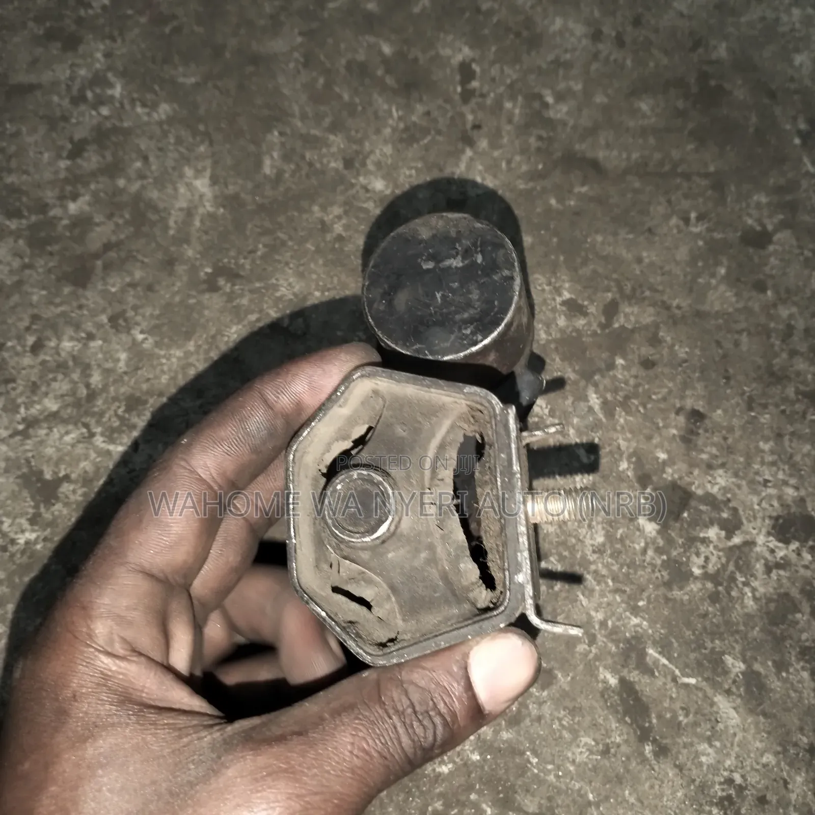 Exhaust Mount Corolla 102