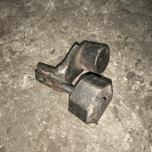 Exhaust Mount Corolla 102 - thumbnail 3