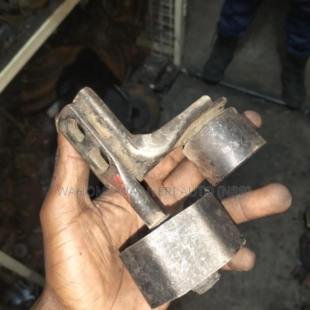 Exhaust Mount Corolla 102 - thumbnail 4