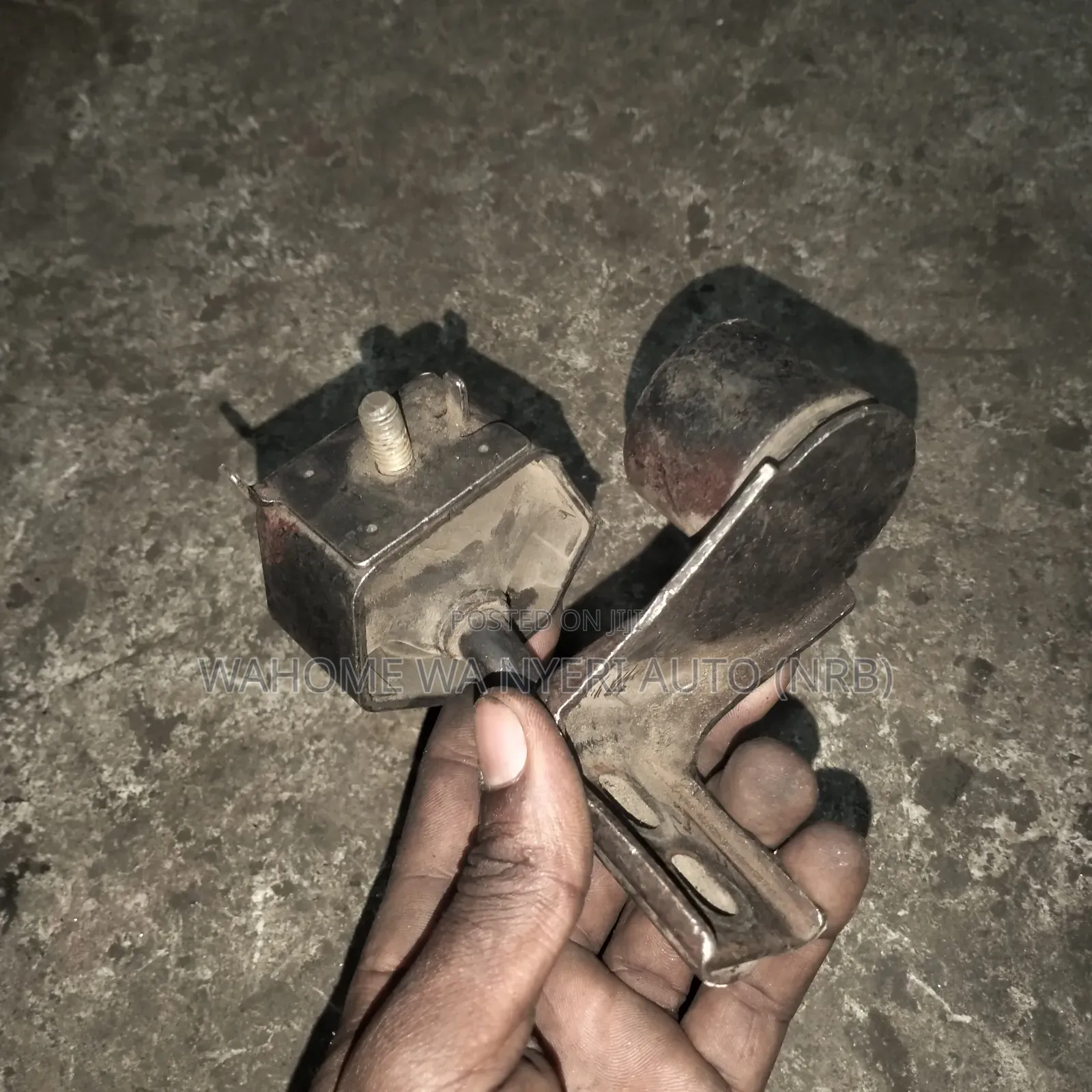 Exhaust Mount Corolla 102
