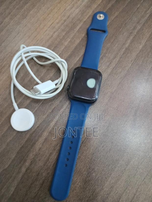Apple Watch Series 8 - main view