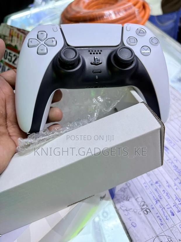 Pre Owned Ps5 Controller! - main view