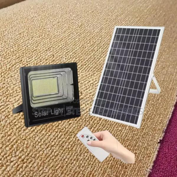 Remote Controlled 100, 200 Watts Led Solar Flood Light
