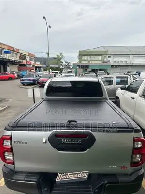 Toyota Hilux Rogue Install
