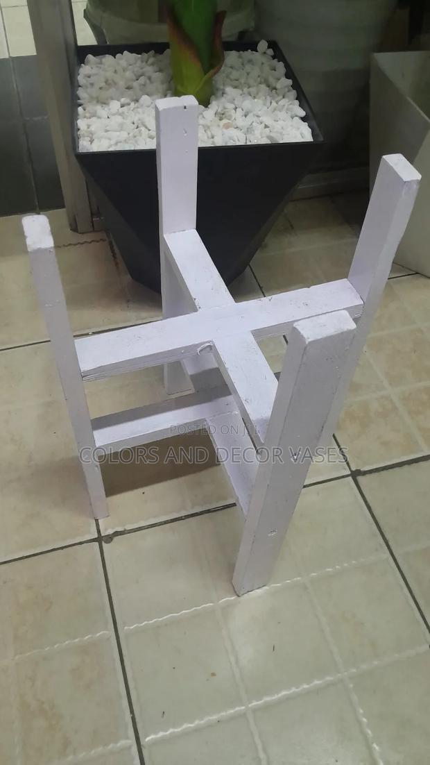 Stands White 25cm Diameter