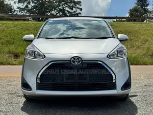 Toyota Sienta 2020 Silver