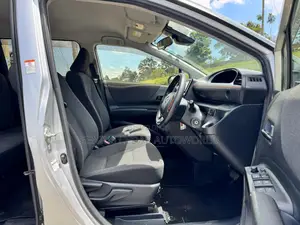 Toyota Sienta 2020 Silver