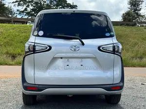 Toyota Sienta 2020 Silver