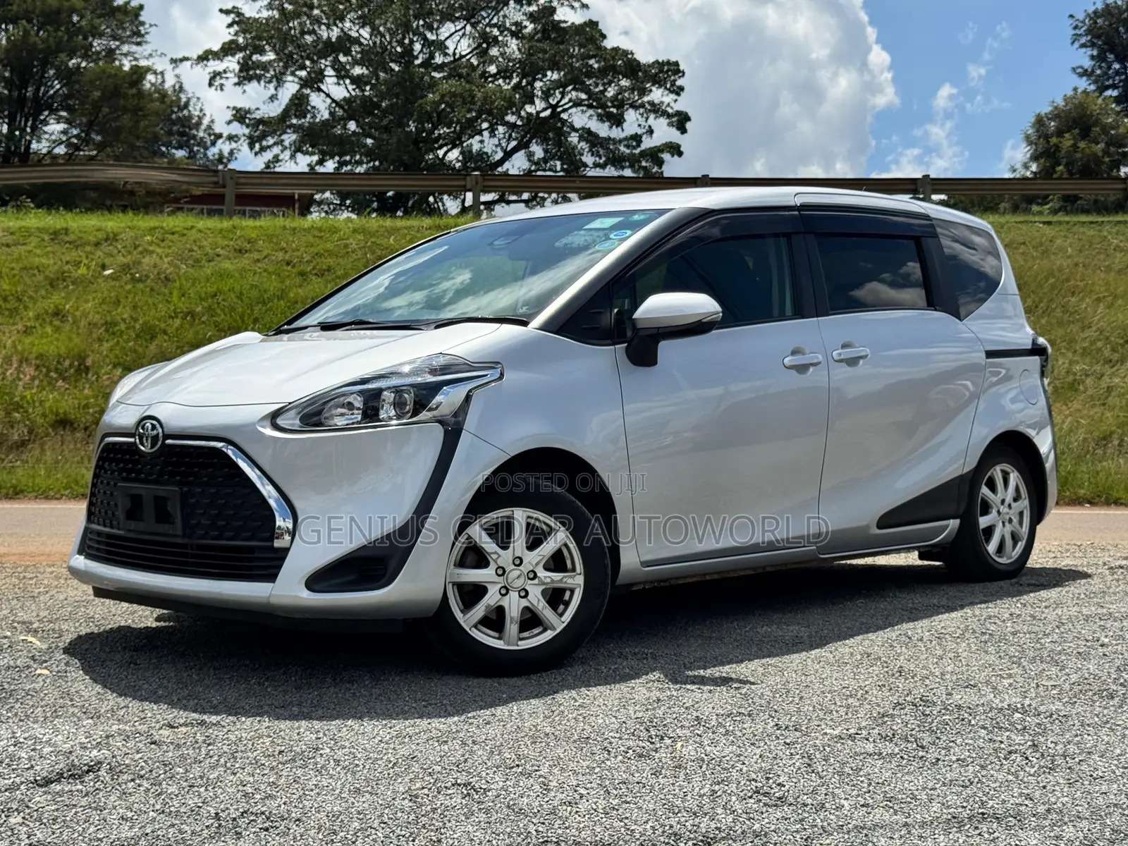 Toyota Sienta 2020 Silver
