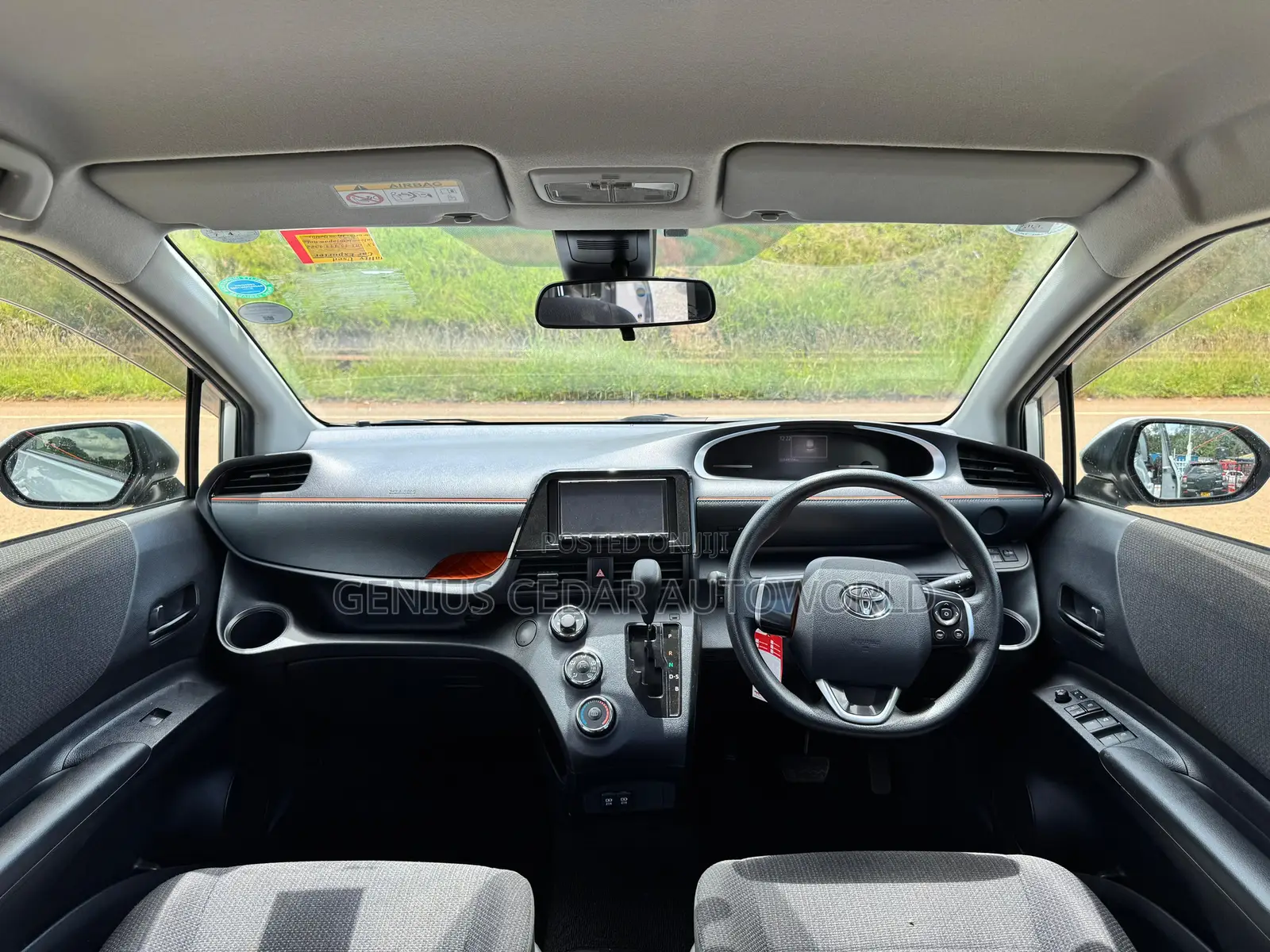 Toyota Sienta 2020 Silver