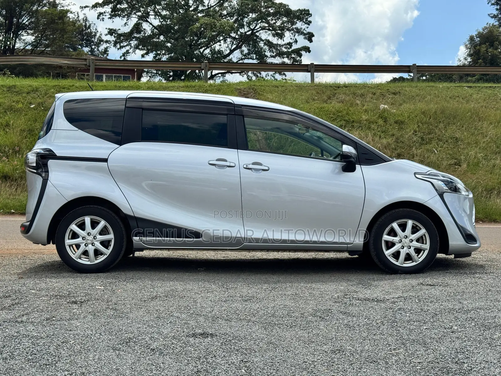 Toyota Sienta 2020 Silver