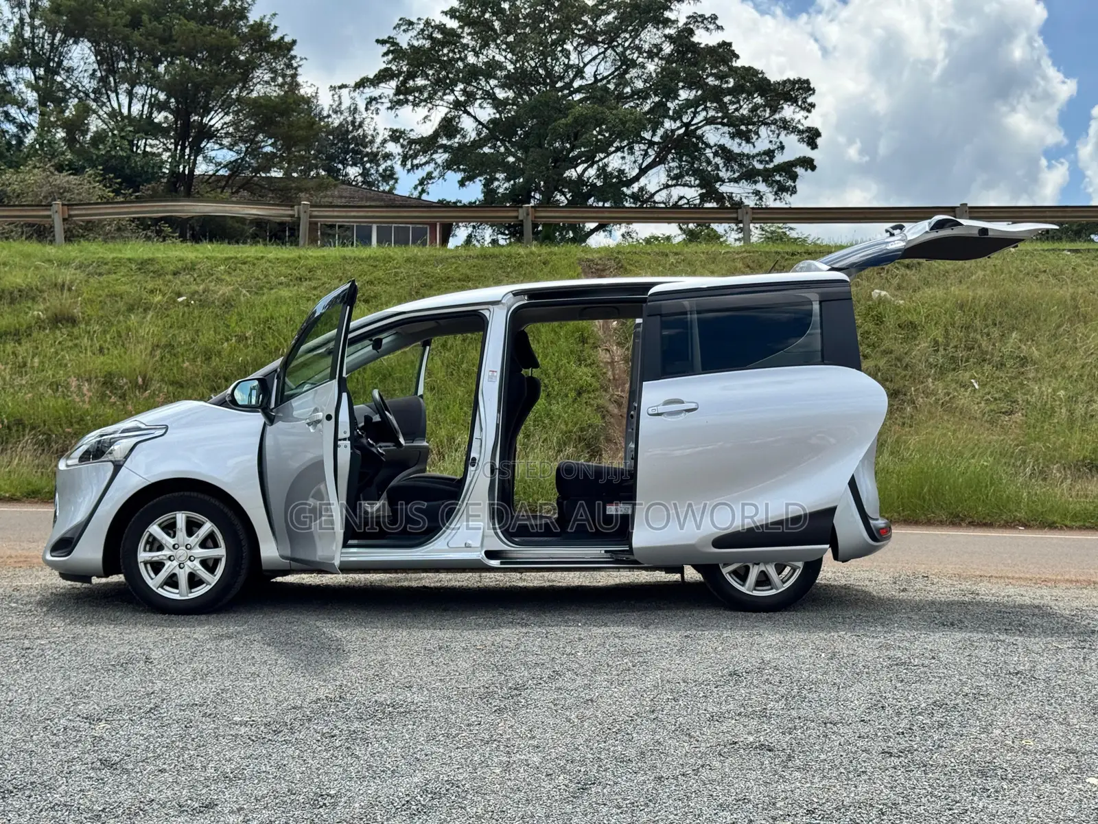 Toyota Sienta 2020 Silver