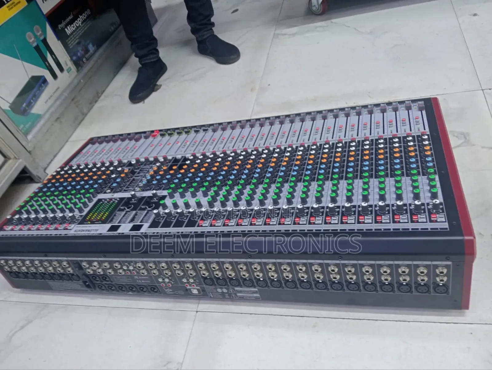 Allen and Heath 32 Channels Plain Mixer