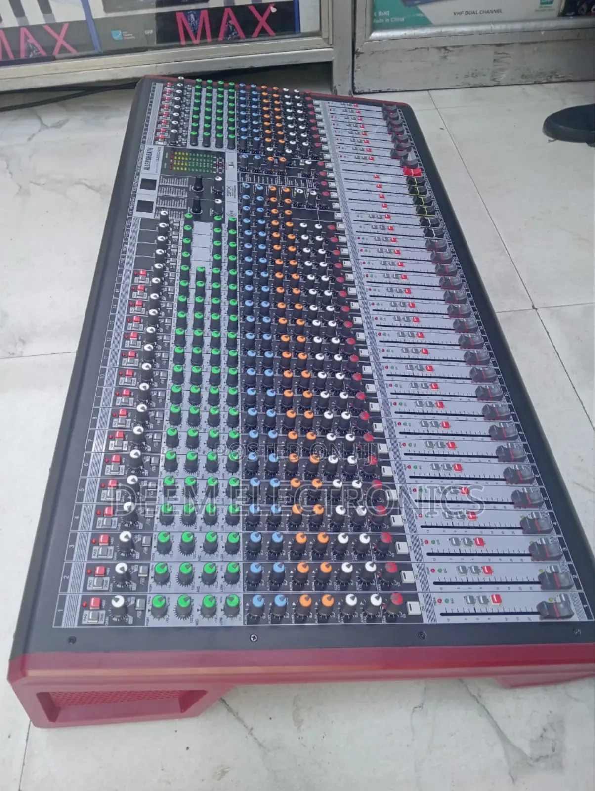 Allen and Heath 32 Channels Plain Mixer