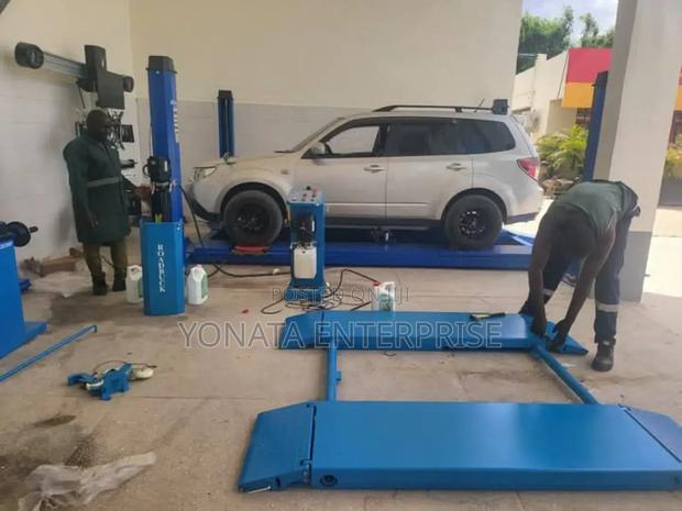 Four Post Car Lift - thumbnail 3
