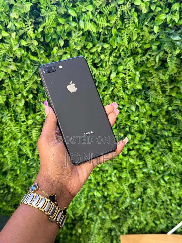 Apple iPhone 8 Plus 64 GB Black - thumbnail 4