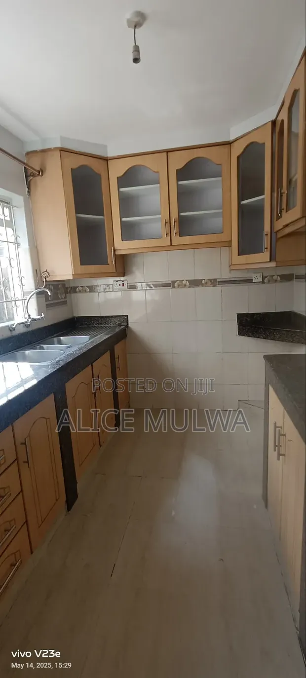 3bdrm Mansion in Shopping Centre, Nairobi West for rent