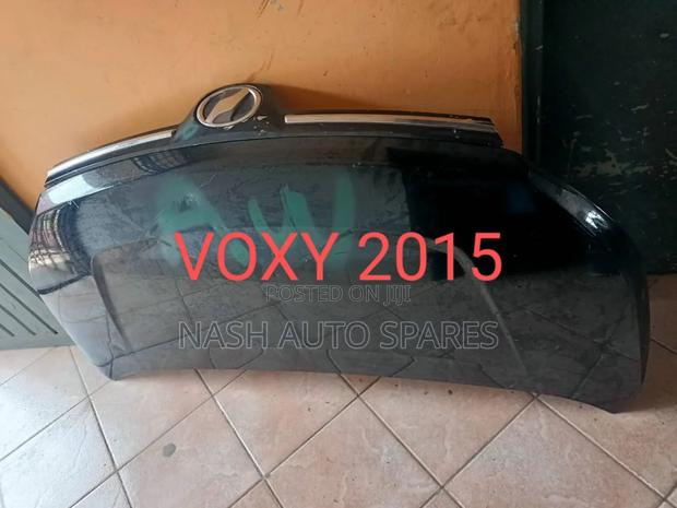 Voxy 2015 Bonnet - main view